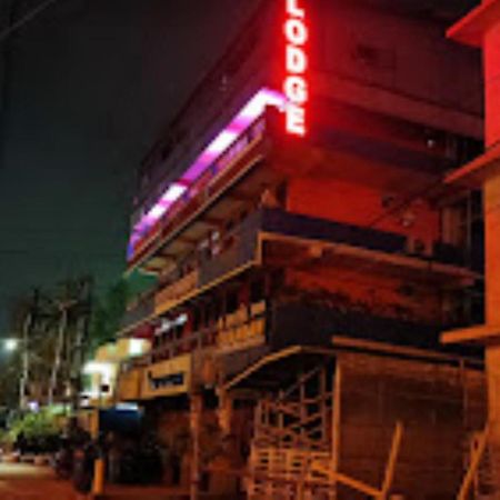 Hotel Chandan,บูบันเนสชวาร์ ภายนอก รูปภาพ