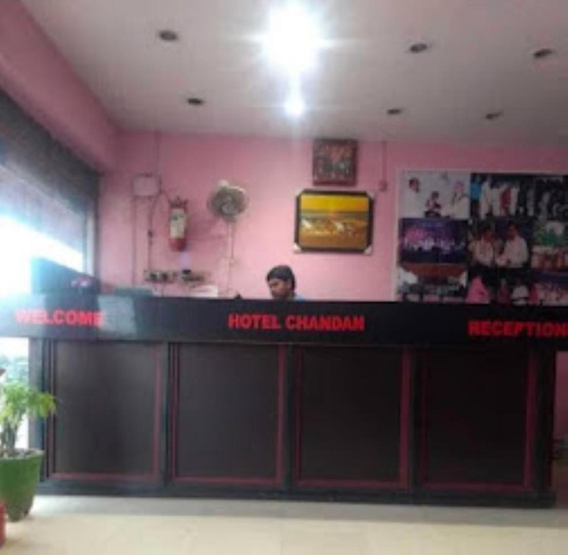 Hotel Chandan,บูบันเนสชวาร์ ภายนอก รูปภาพ